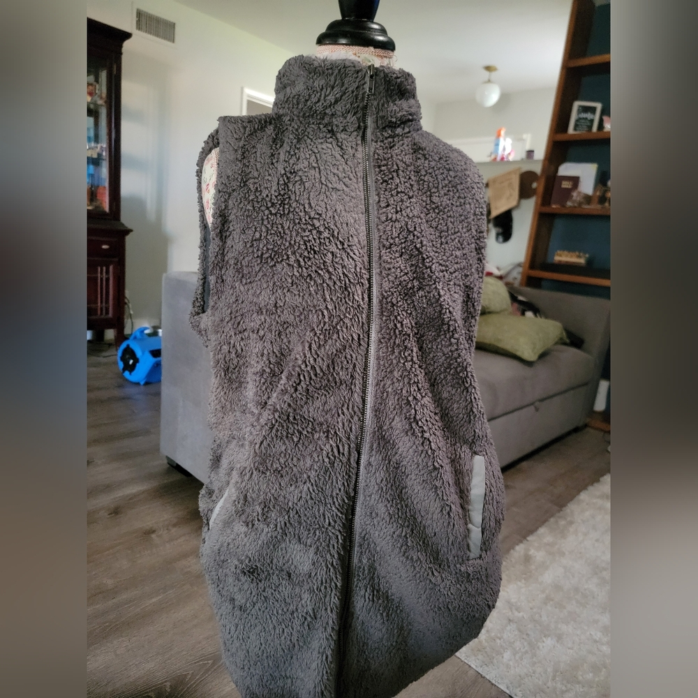 JODIFL Soft Gray Sherpa Vest Size Large